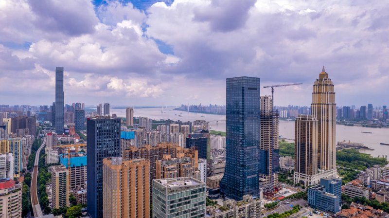 利用寿命超18万小时！我国科研人员研制出超平稳钙钛矿发光二极管